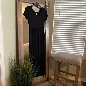 Black Short Sleeve Maxi Dress With Pockets
